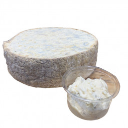 Le gorgonzola DOP est un fromage italien originaire de Milan. Ce fromage bleu est produit à partir de lait de vache entier.